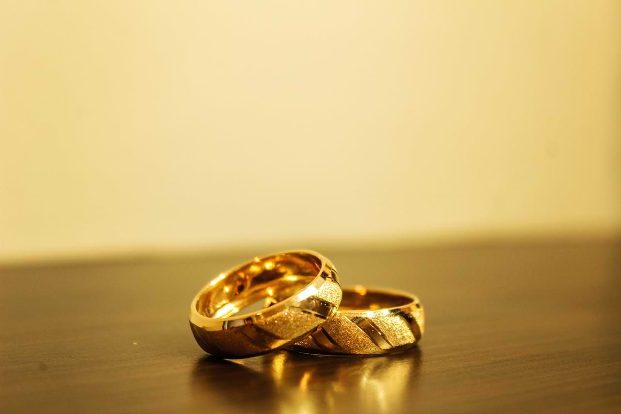 Women ring design gold